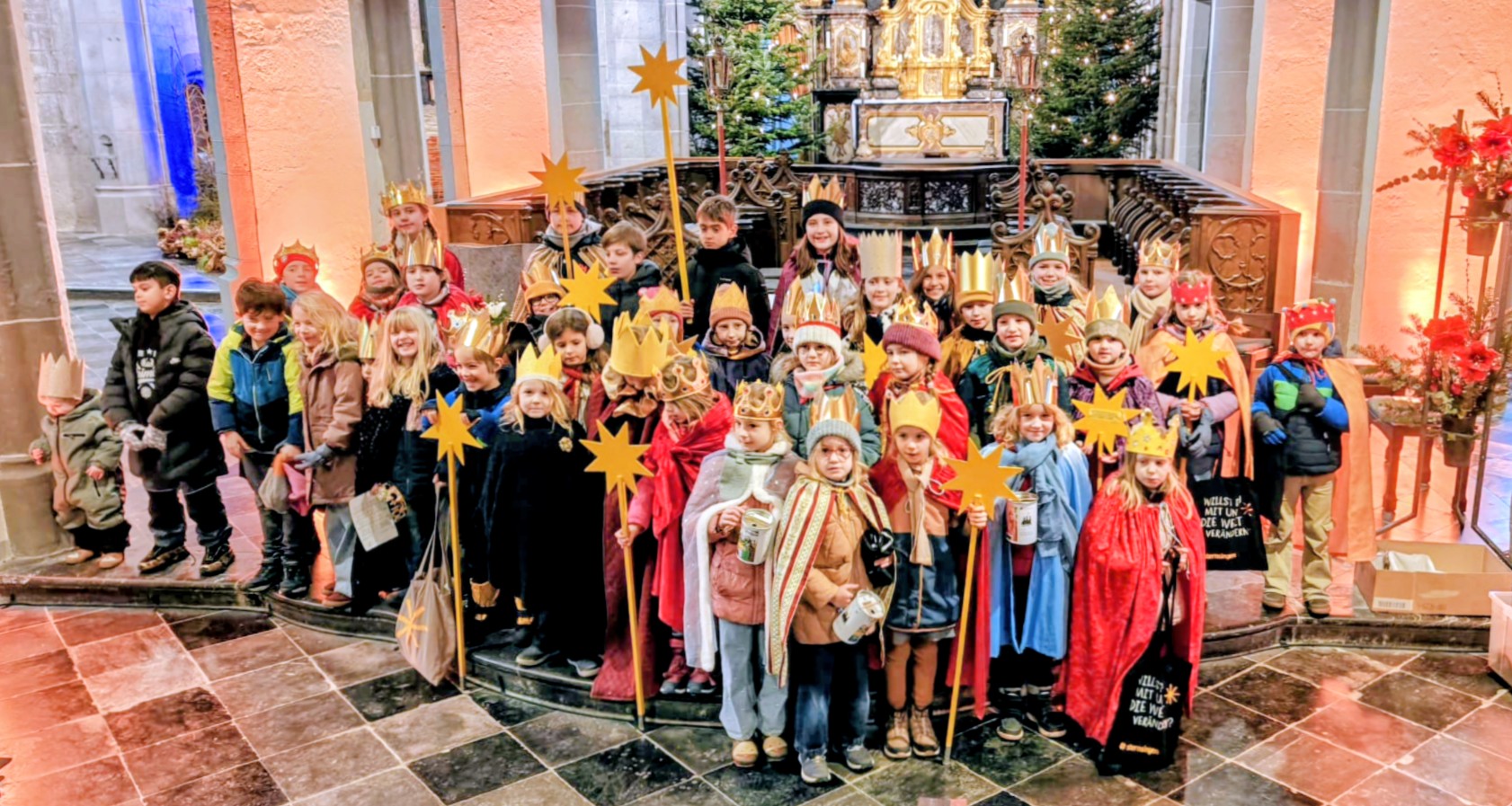 Stellvertreten für alle Sternsinger im Pastoralen Raum Aachen-Kornelimünster/Roetgen (c) Heidi Schmitz Stellvertreten für alle Sternsinger im Pastoralen Raum Aachen-Kornelimünster/Roetgen (c) Heidi Schmitz